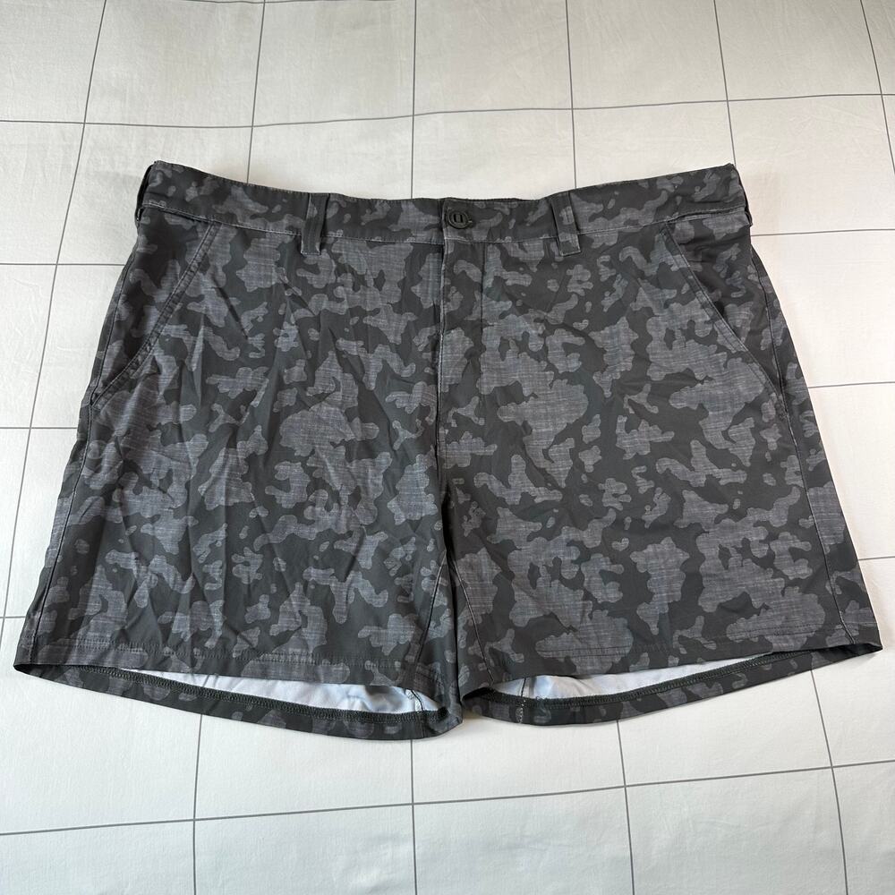 Huk Shorts Mens XXL Gray Pursuit Running Lakes Camo Fishing Outdoor Athletic